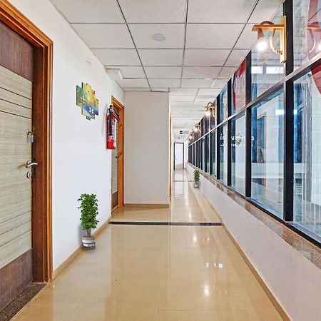 Hotel Solitaire, Best Luxurious Hotel Ac Rooms In Surat Dış mekan fotoğraf