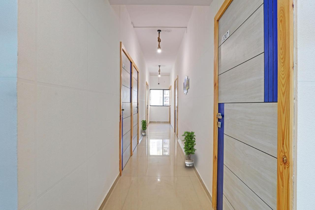 Hotel Solitaire, Best Luxurious Hotel Ac Rooms In Surat Dış mekan fotoğraf