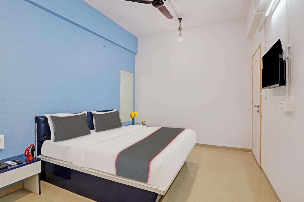 Hotel Solitaire, Best Luxurious Hotel Ac Rooms In Surat Dış mekan fotoğraf