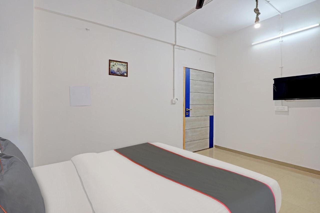 Hotel Solitaire, Best Luxurious Hotel Ac Rooms In Surat Dış mekan fotoğraf