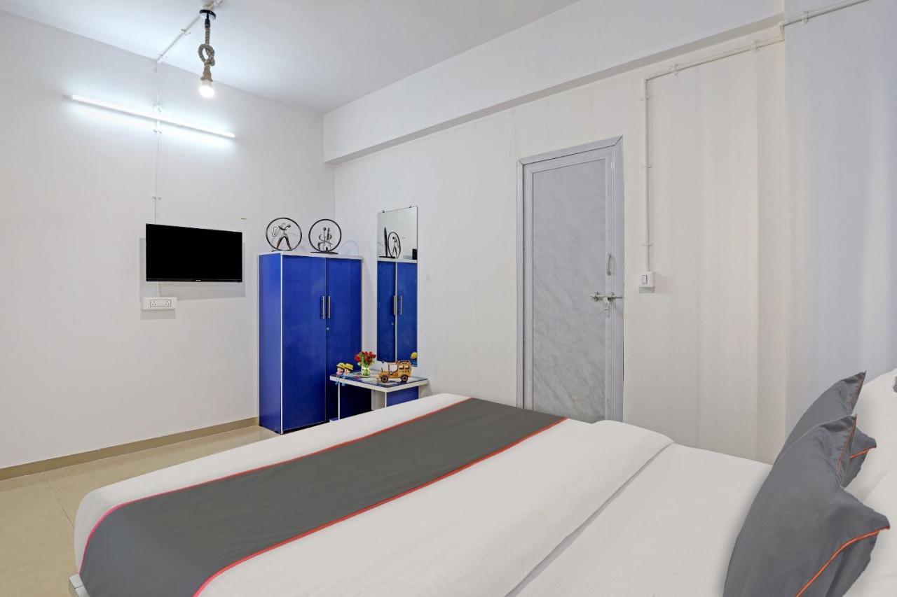 Hotel Solitaire, Best Luxurious Hotel Ac Rooms In Surat Dış mekan fotoğraf